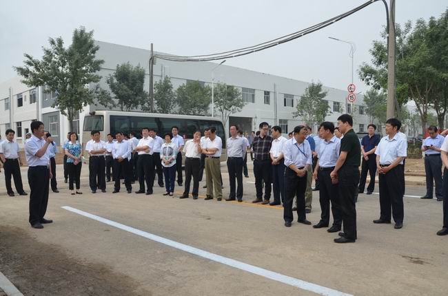 市、區(qū)觀摩團到華紡科技產(chǎn)業(yè)園實地考察